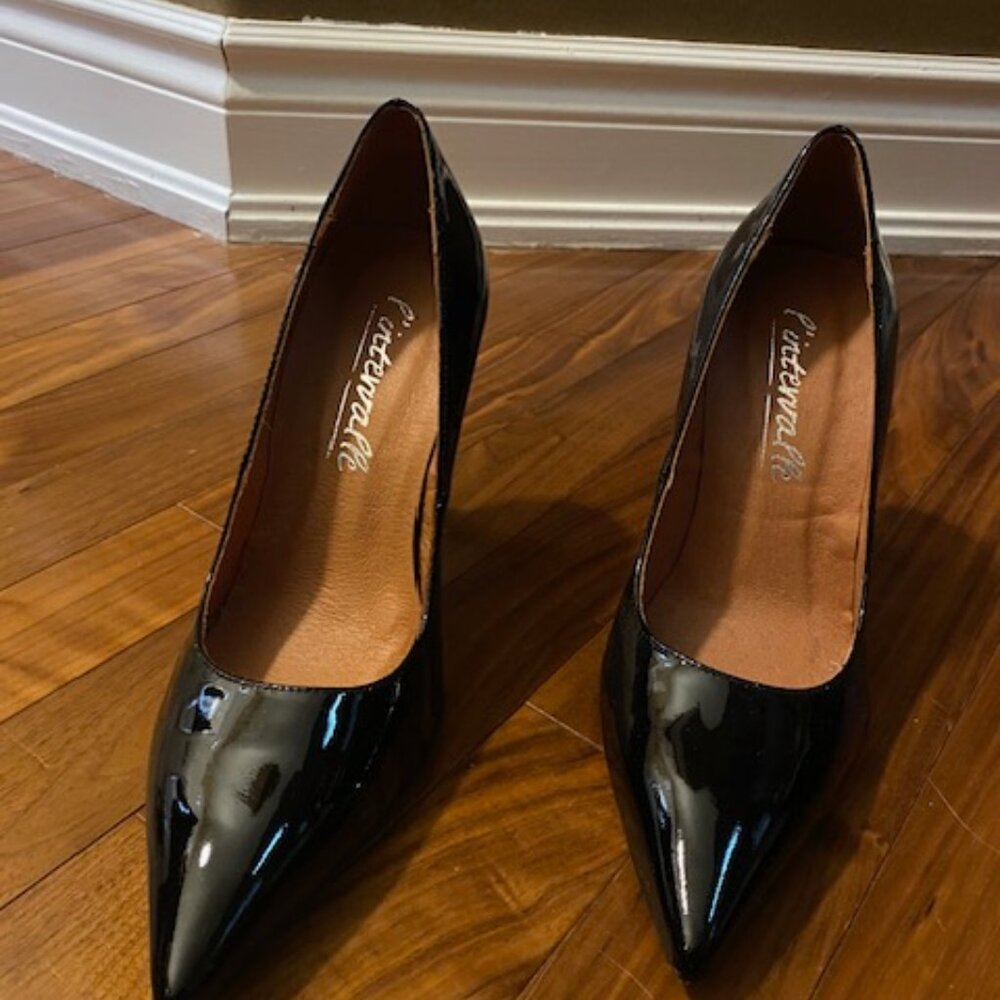 p'intervalle patent leather shoes, size 8, black. Made in Spain
